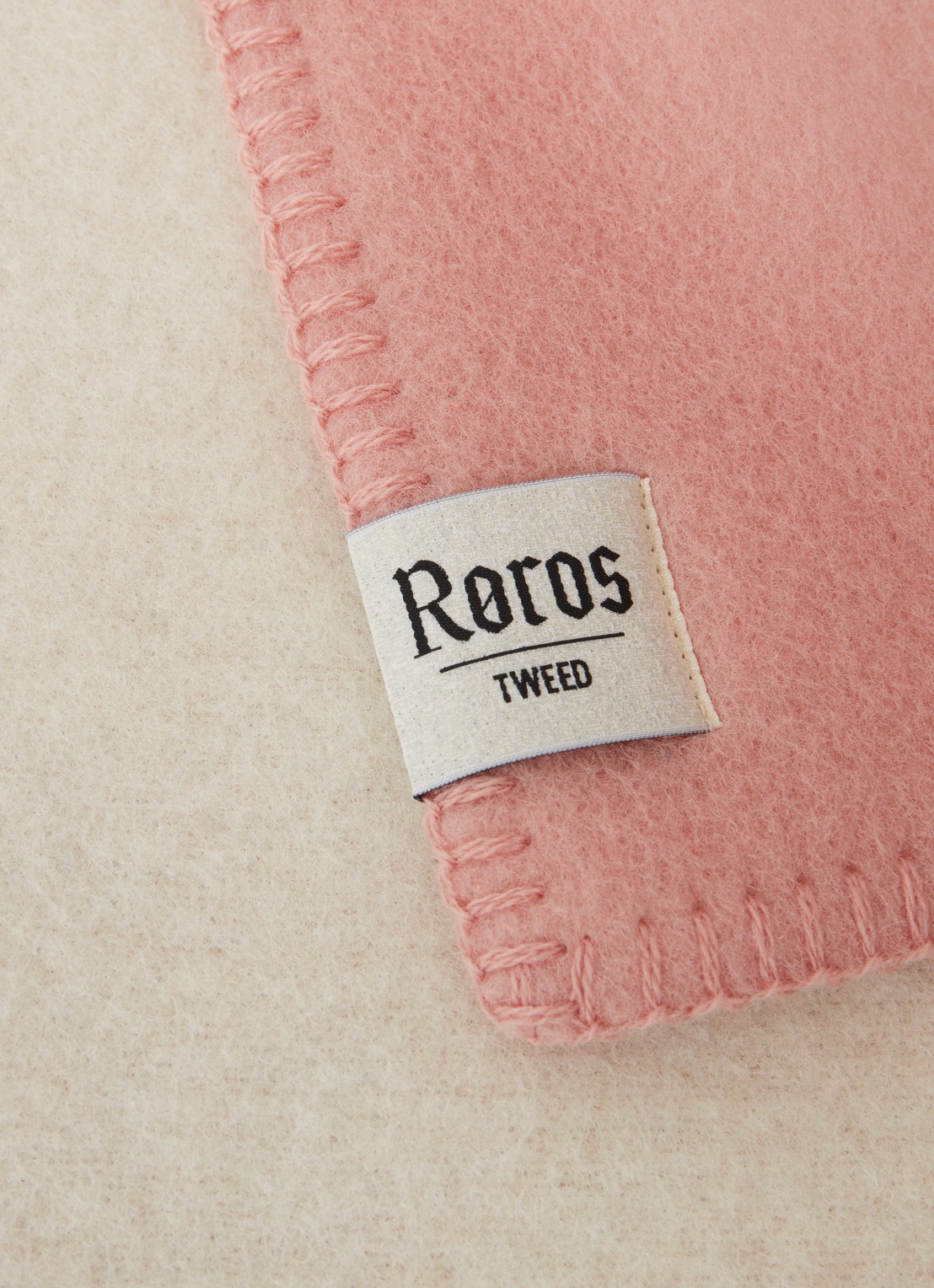 Røros Tweed Moon plaid van lamswol 135 x 200 cm - detail roze