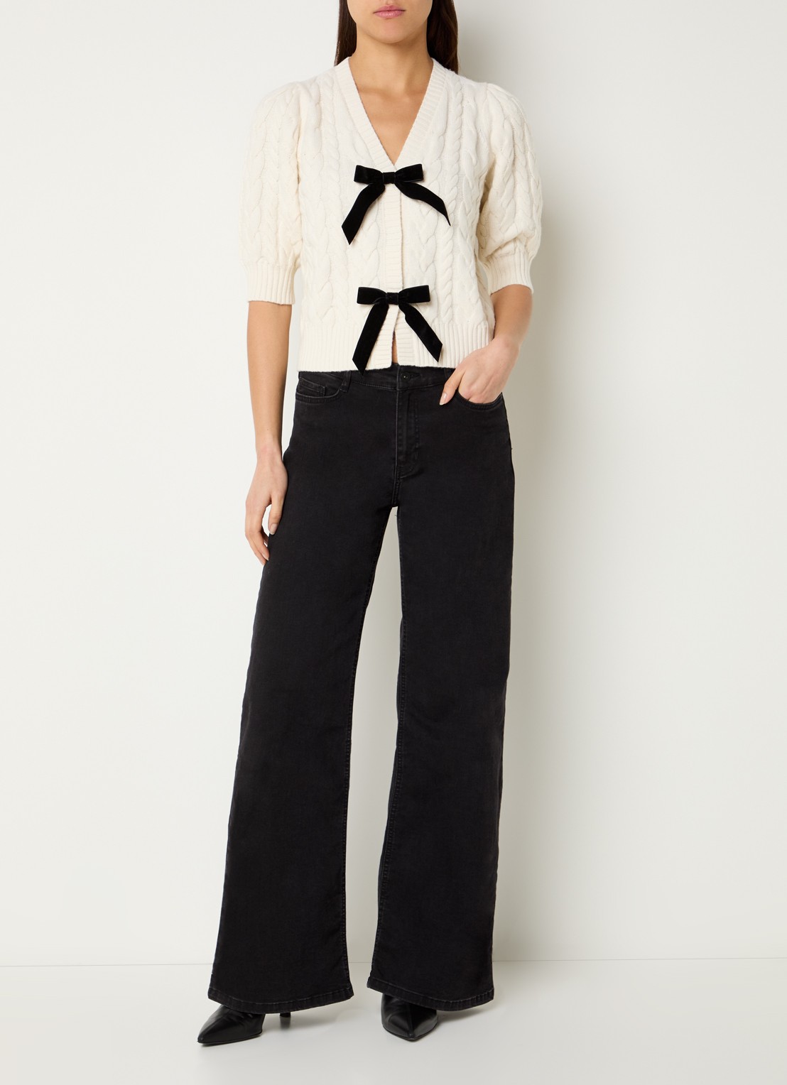 Rails Clarissa kabelgebreid vest met strikdetail - voorkant 3 gebroken wit