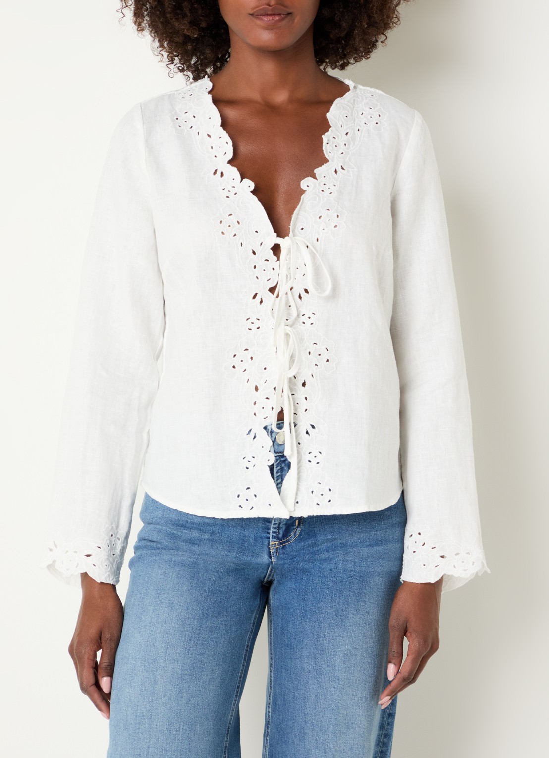 Rails Fleur blouse met broderie en V-hals - detail 4 gebroken wit