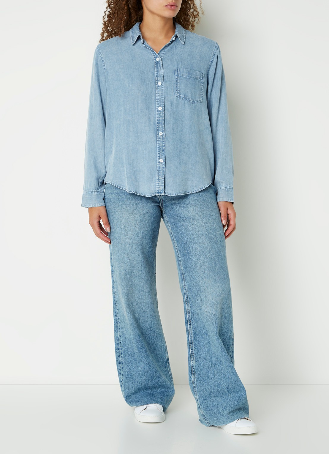 Rails Ingrid blouse van chambray met borstzak - voorkant 2 blauw