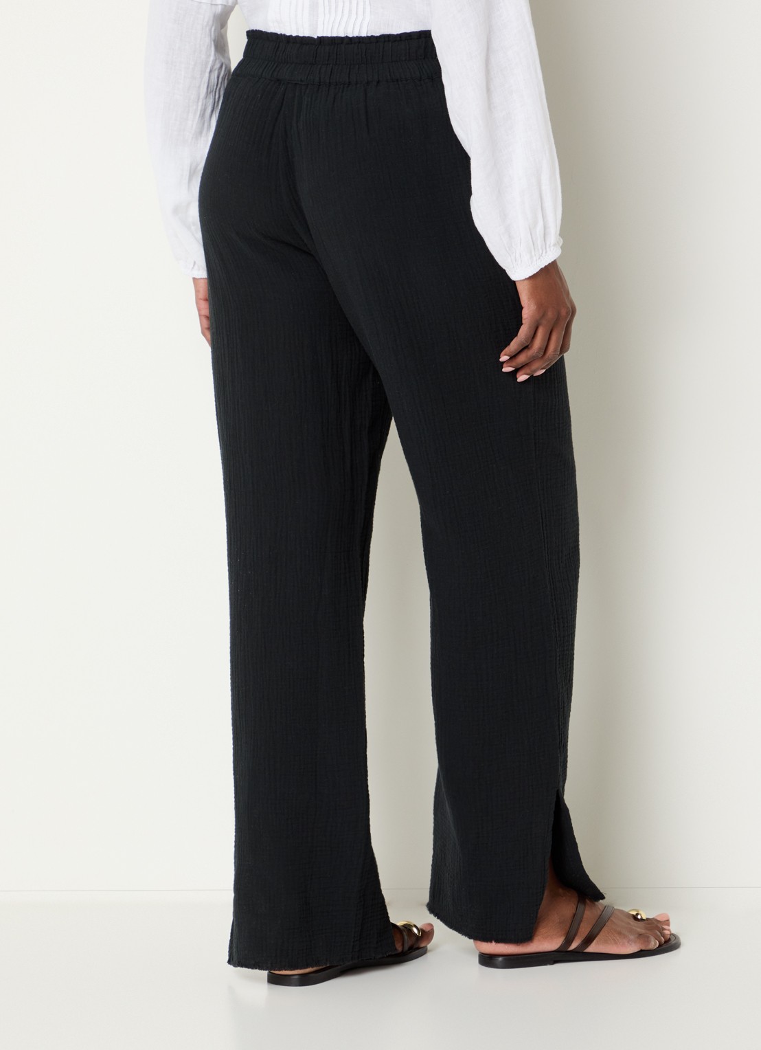 Rails Leon mid waist straight fit broek van  katoen met structuur - achterkant zwart