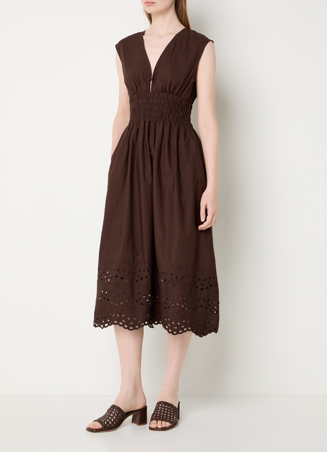 Rails Midi jurk met broderie en V-hals - detail 3 donkerbruin