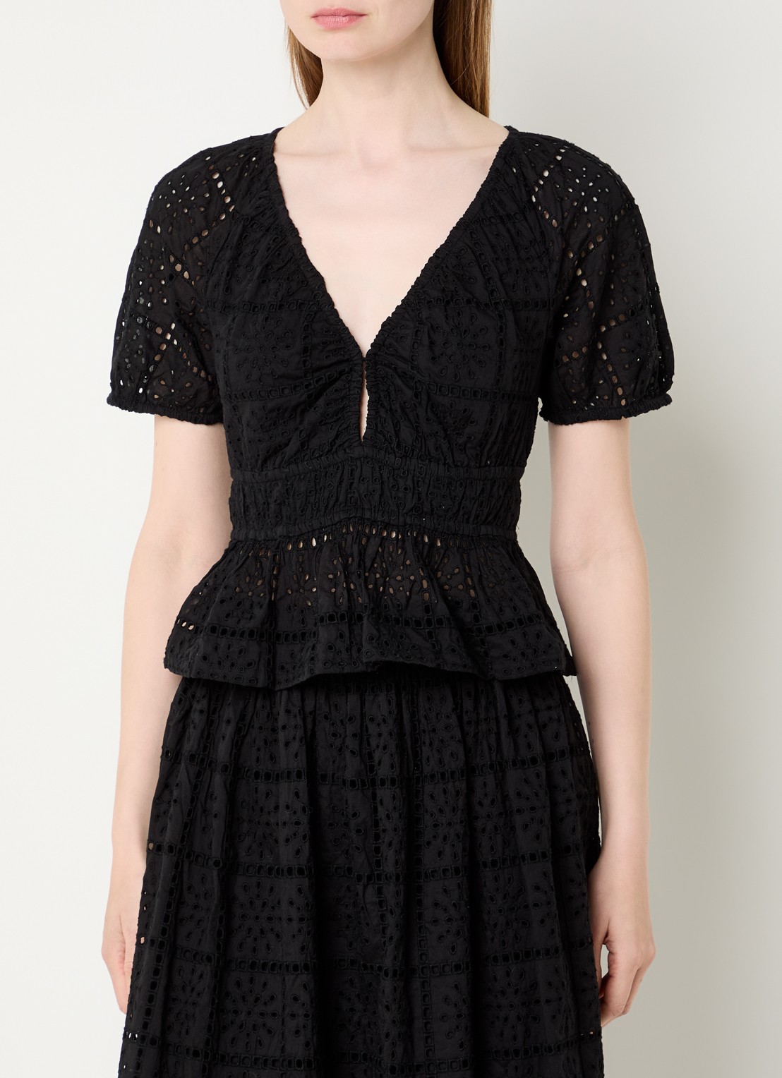 Rails Top met broderie en V-hals - detail 4 zwart