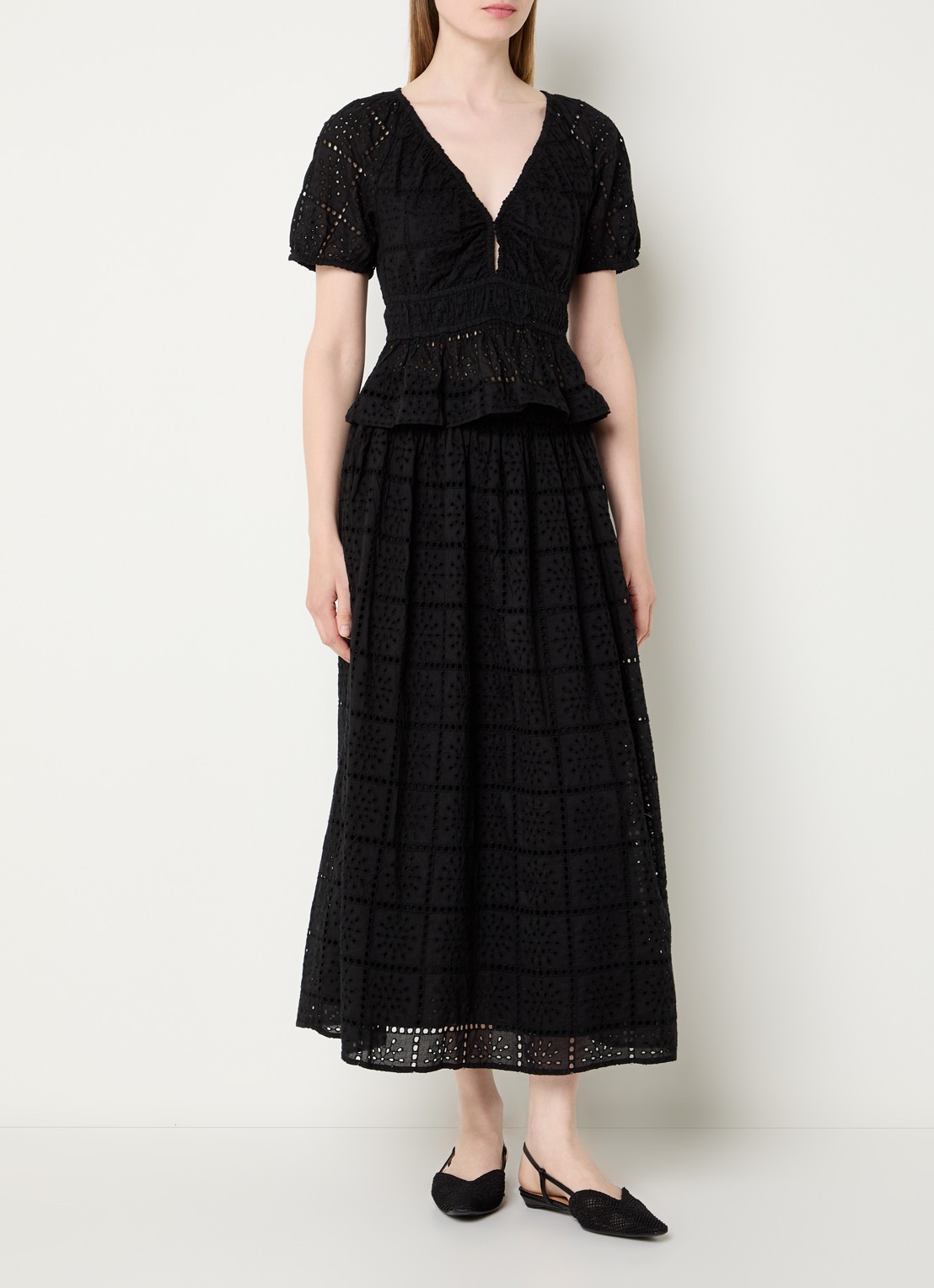 Rails Top met broderie en V-hals - voorkant 3 zwart