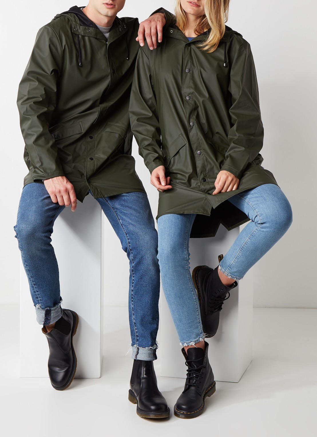 Rains 1202 unisex longline regenjas  - voorkant 2 groen