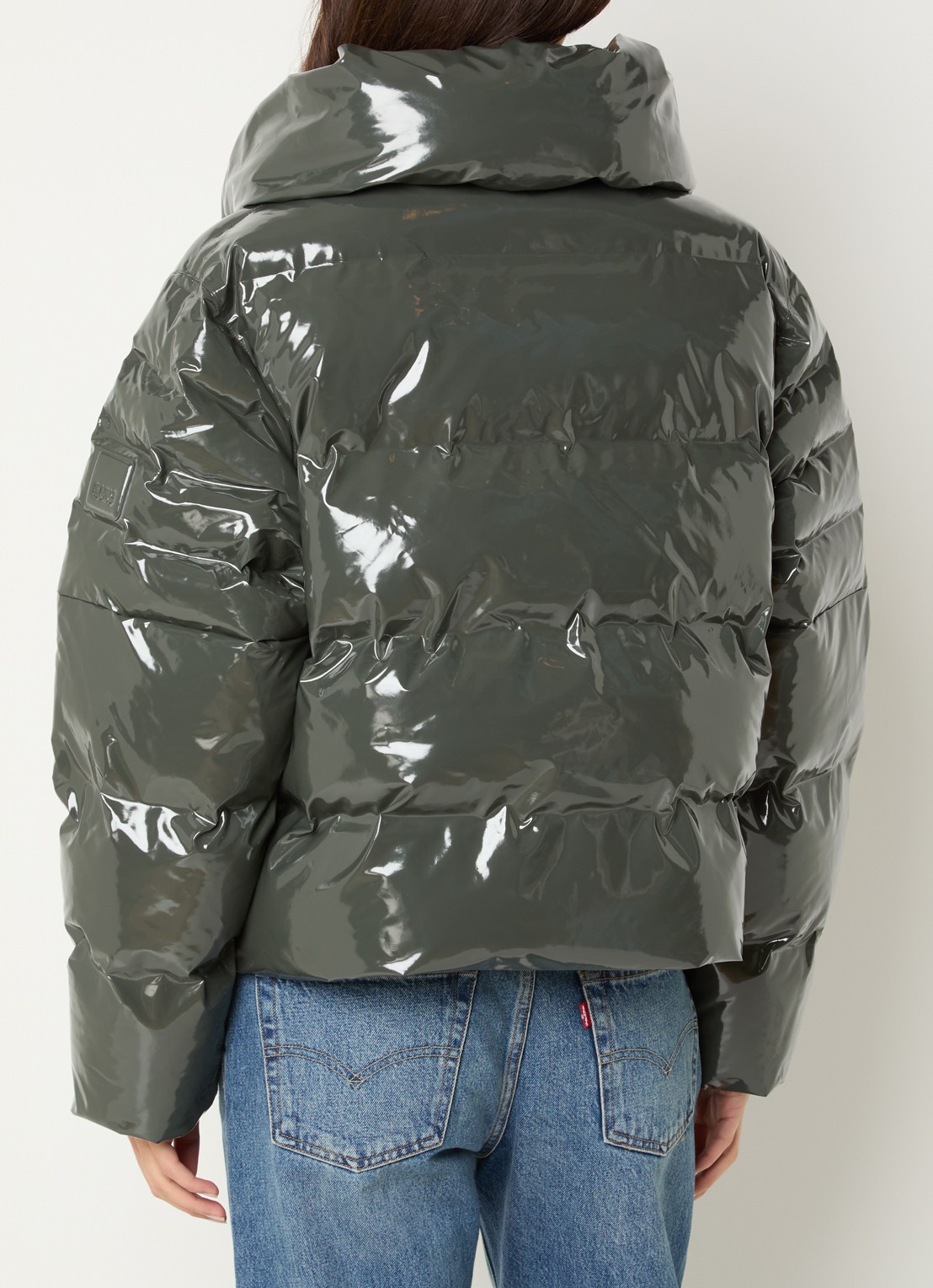 Rains Alta Vision puffer jas met waterafstotende coating en glanzende finish - achterkant legergroen
