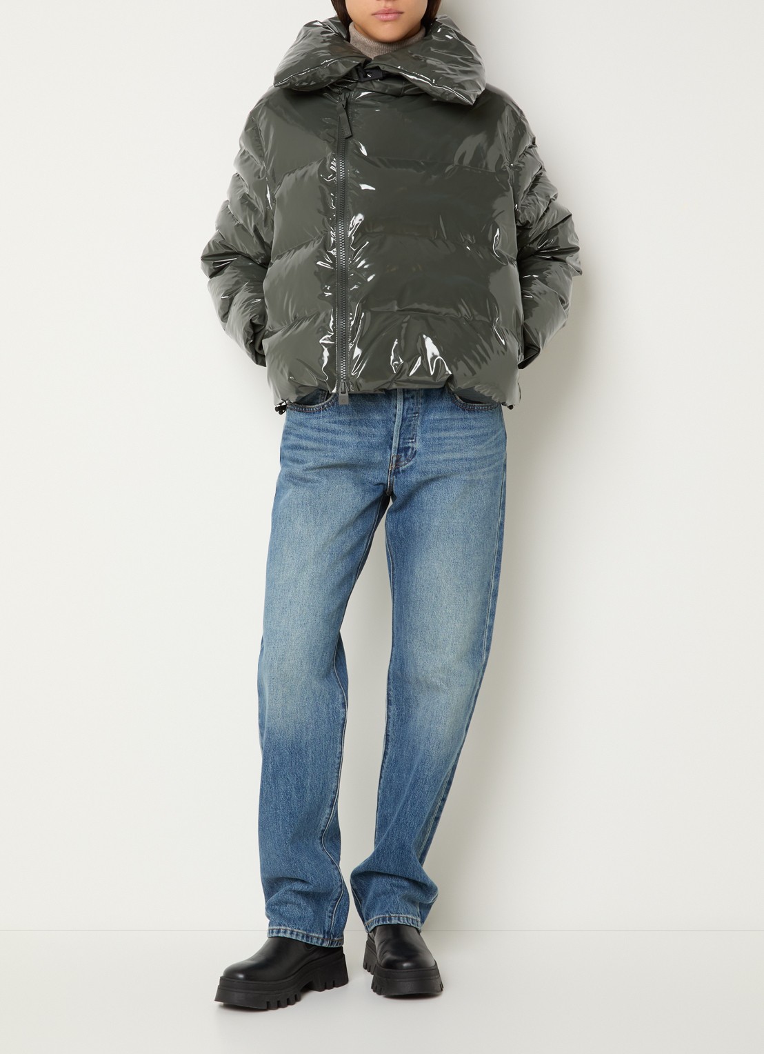 Rains Alta Vision puffer jas met waterafstotende coating en glanzende finish - voorkant 6 legergroen