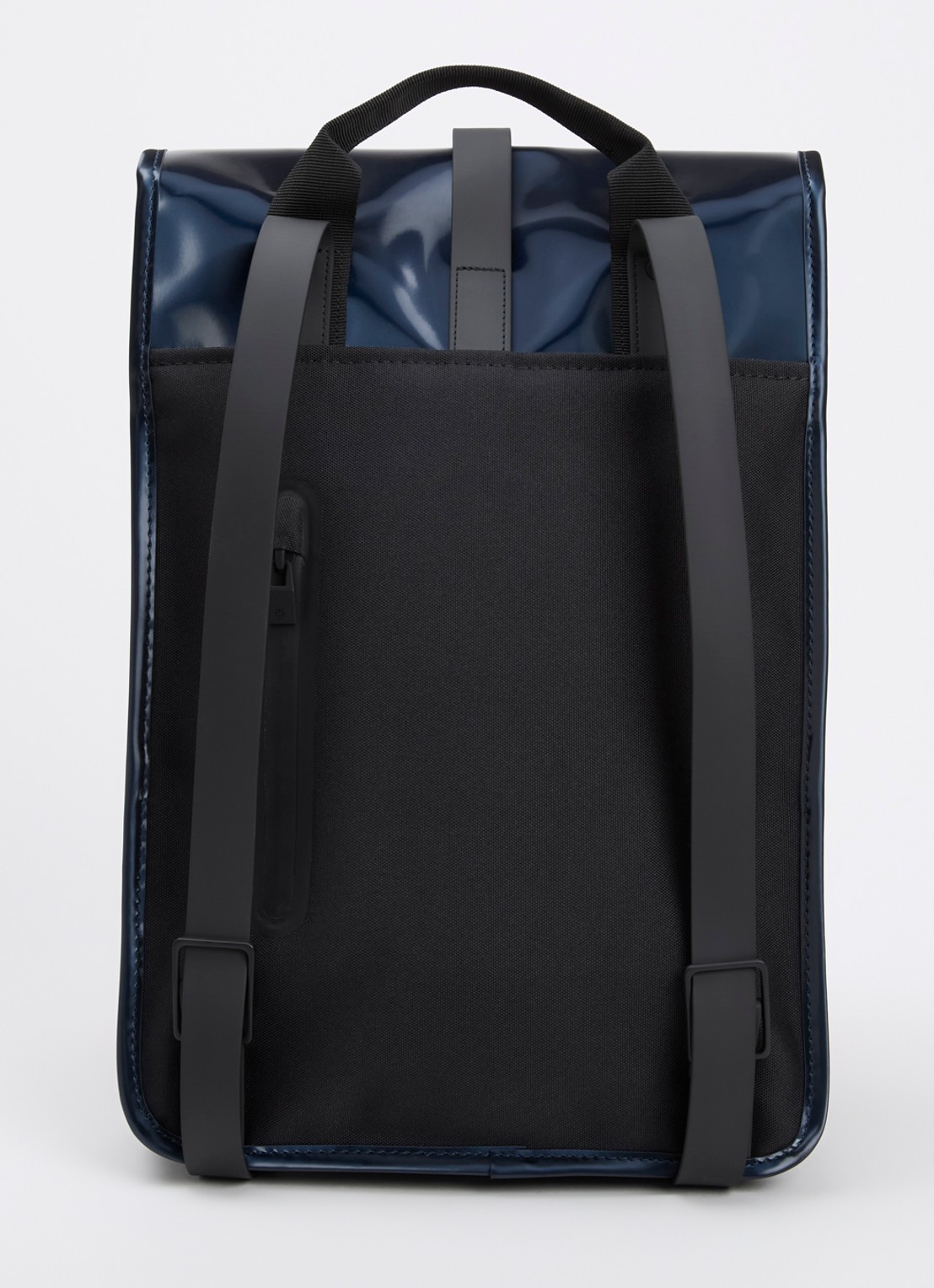 Rains Mini W3 rugzak met 15 inch laptopvak en waterafstotende coating - achterkant 2 donkerblauw