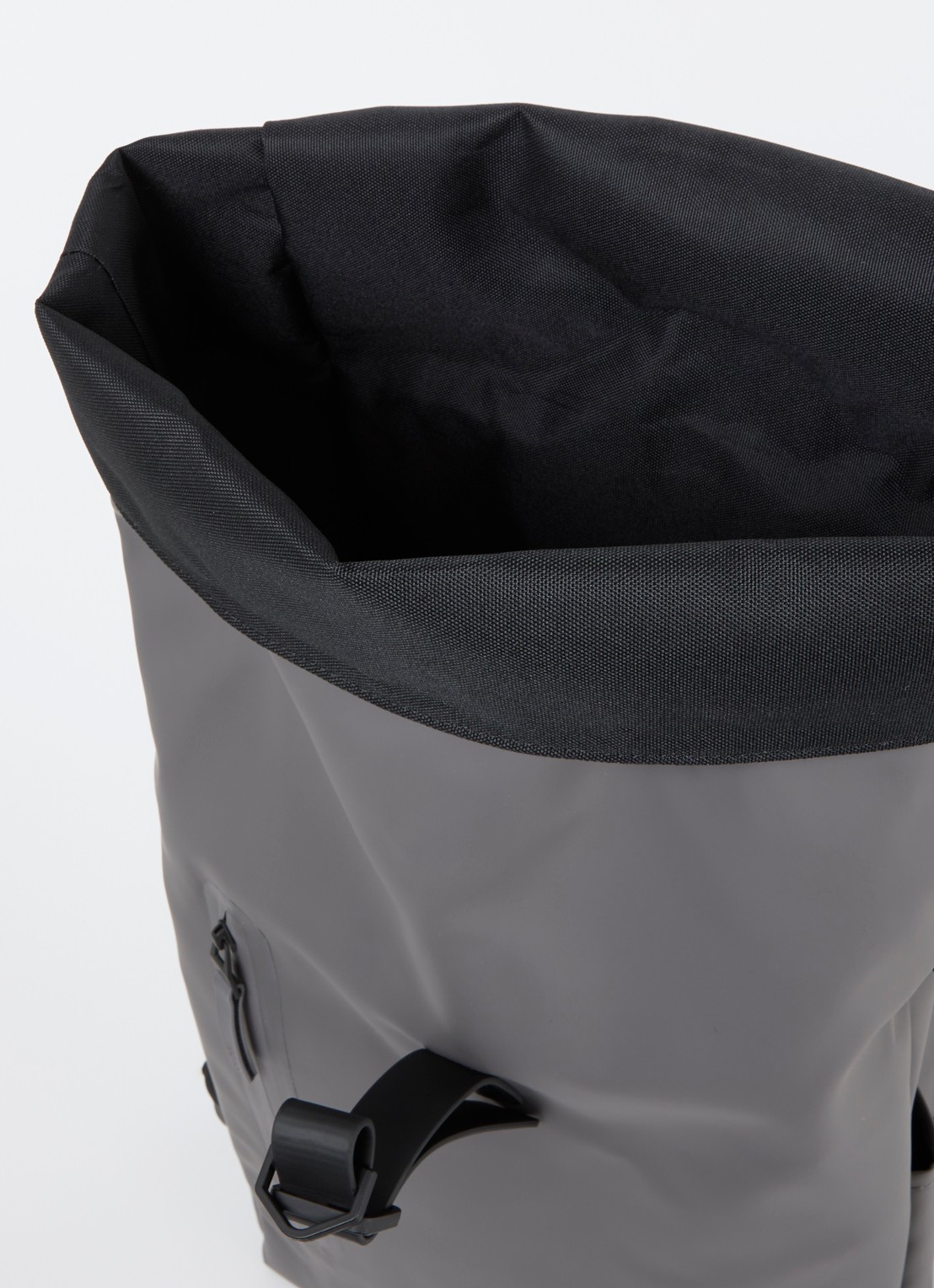 Rains Rolltop Large rugzak met 16 inch laptopvak en waterafstotende coating - detail 3 grijs