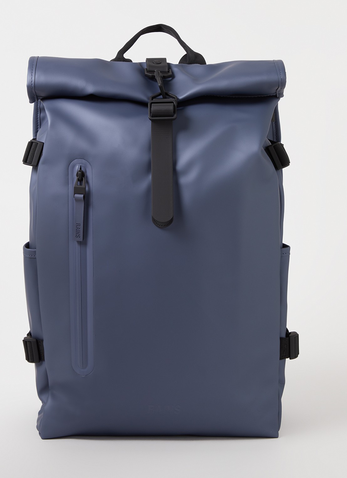 Rains Rolltop Large rugzak met 16 inch laptopvak en waterafstotende coating - voorkant 3 staalblauw