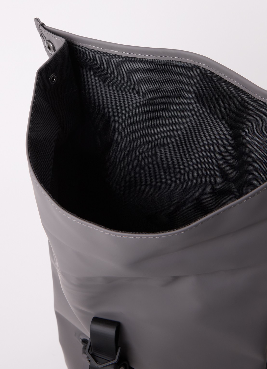 Rains Rolltop rugzak met waterafstotende coating en 15 inch laptopvak - detail 3 grijs