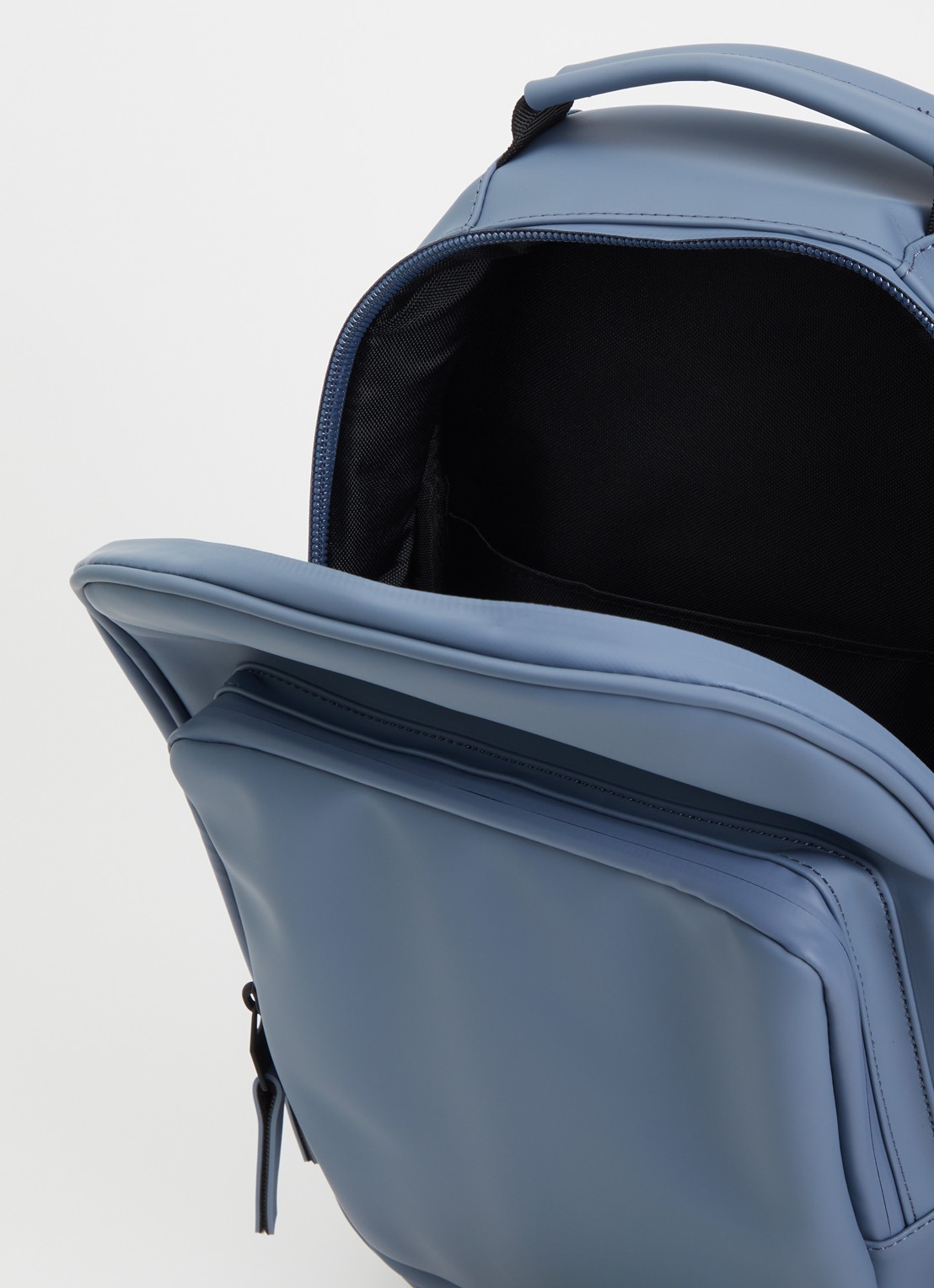 Rains Rugzak met 12 inch laptopvak en waterafstotende coating - detail blauw