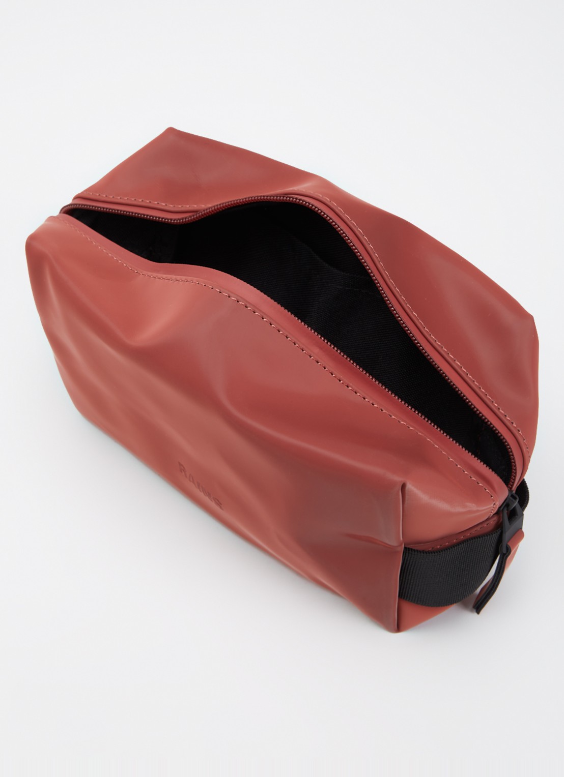 Rains Small W3 toilettas met waterafstotende coating - voorkant 2 koraalrood