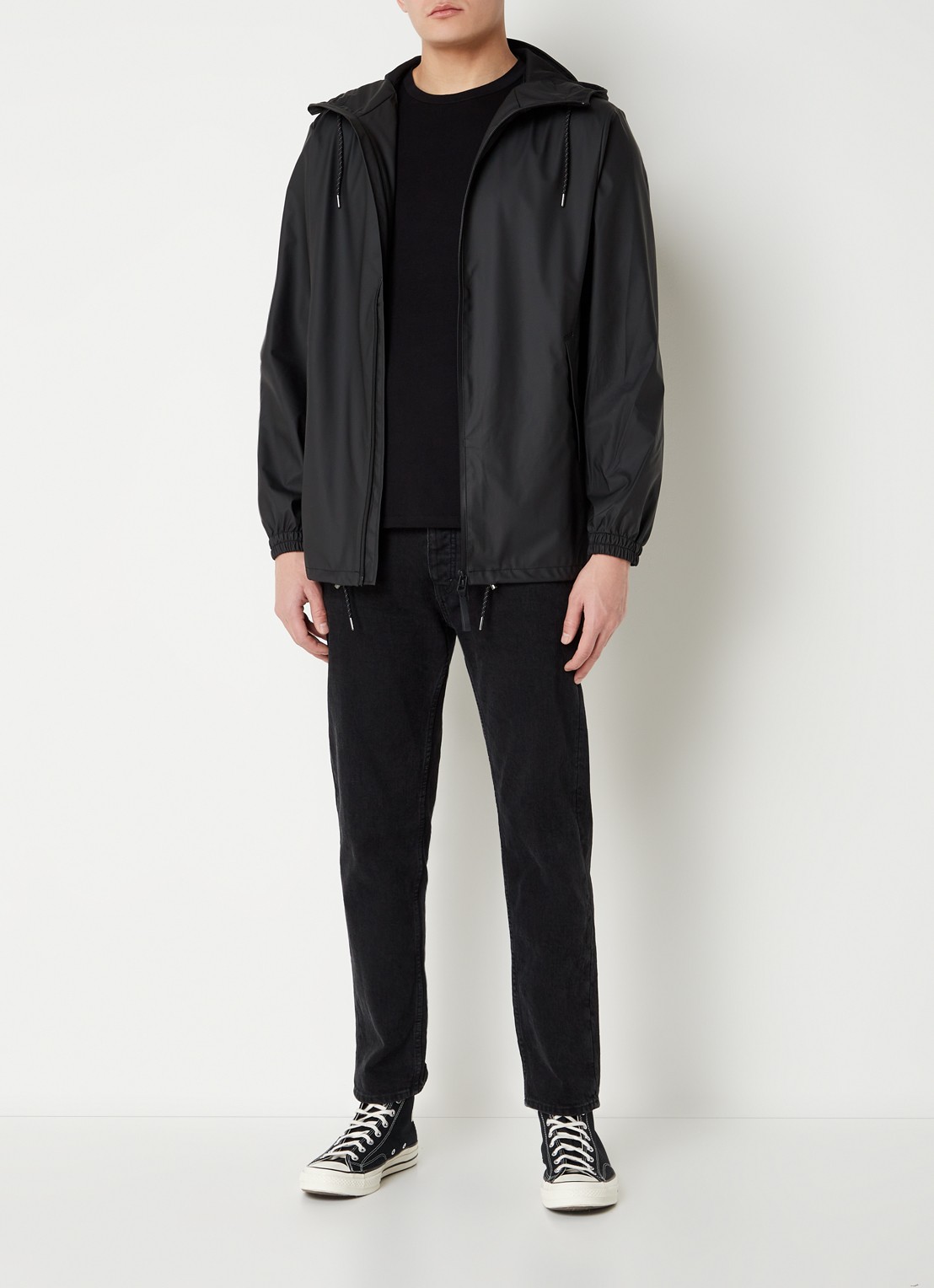 Rains Storm Breaker regenjas met capuchon en steekzakken - voorkant 3 zwart