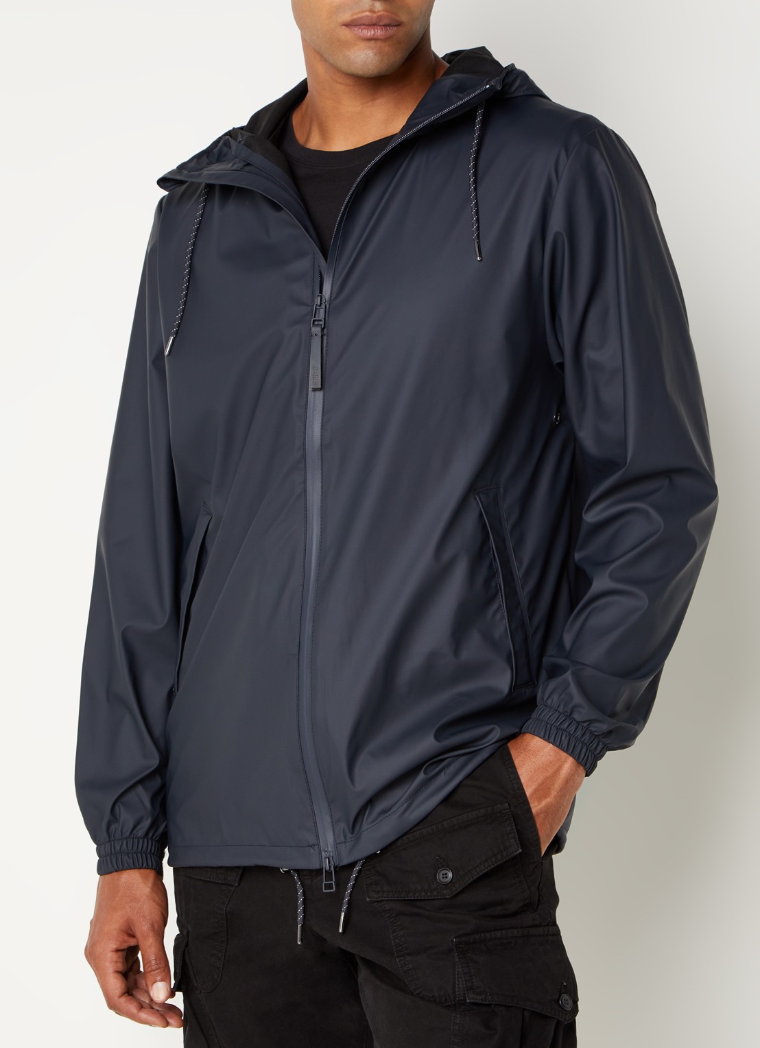 Rains Storm Breaker regenjas met capuchon en steekzakken - detail 3 donkerblauw