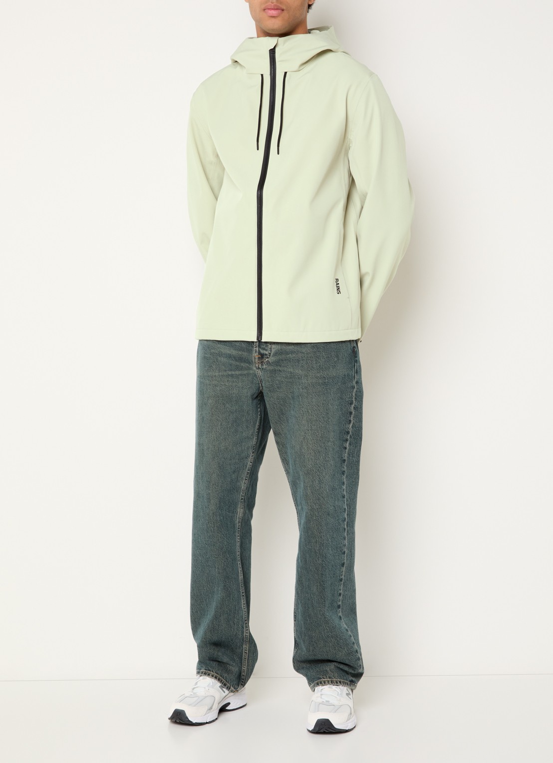 Rains Suva softshell jack met capuchon - voorkant 4 lindegroen