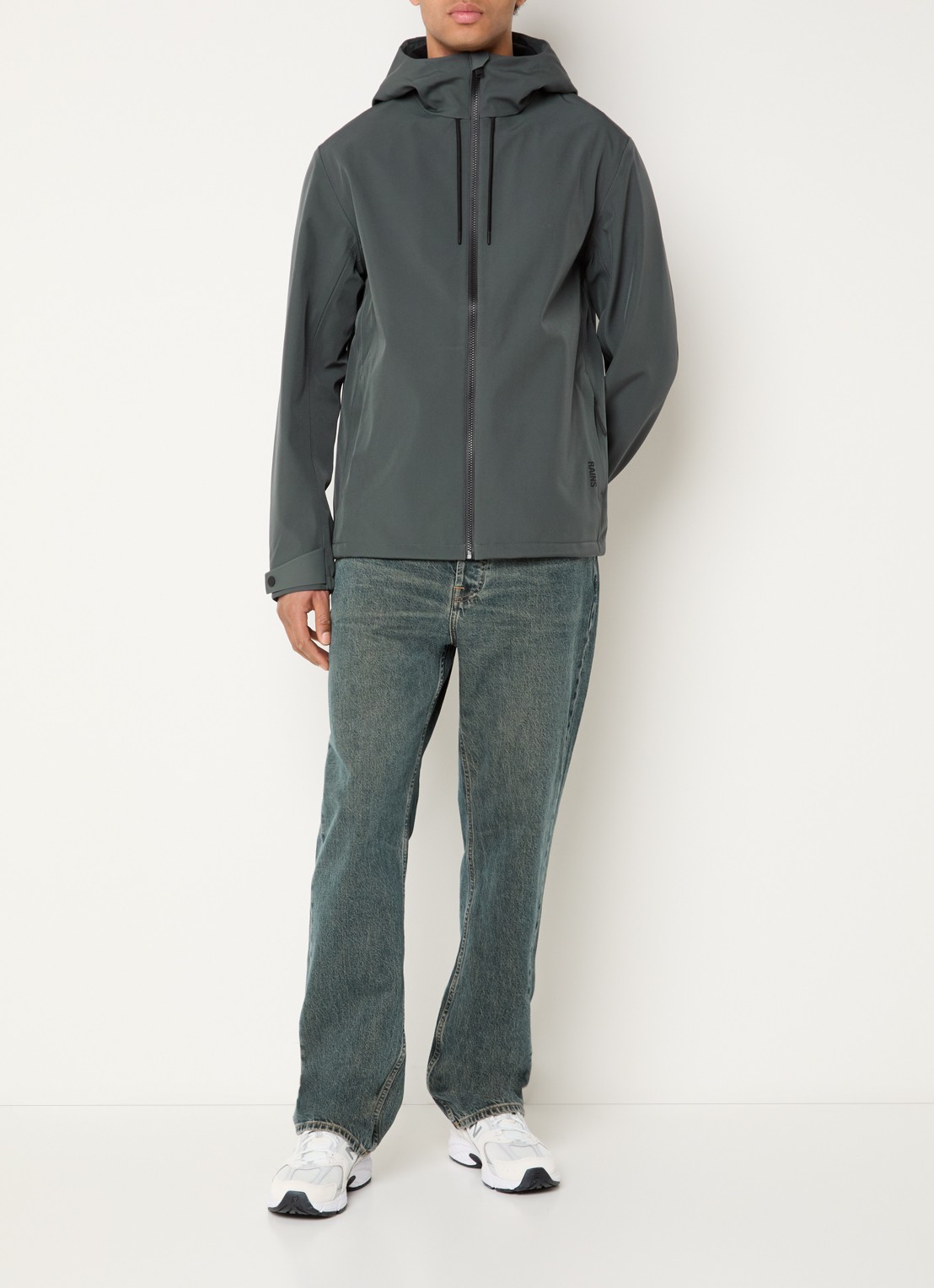 Rains Suva softshell jack met capuchon - voorkant 4 donkergrijs