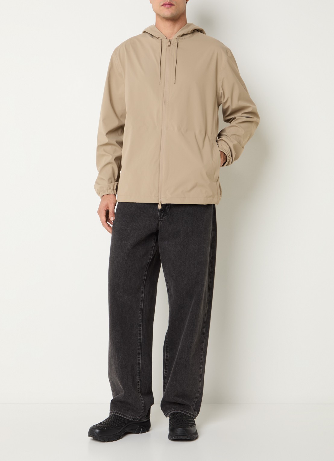 Rains Suva softshell jack met capuchon - voorkant 2 beige