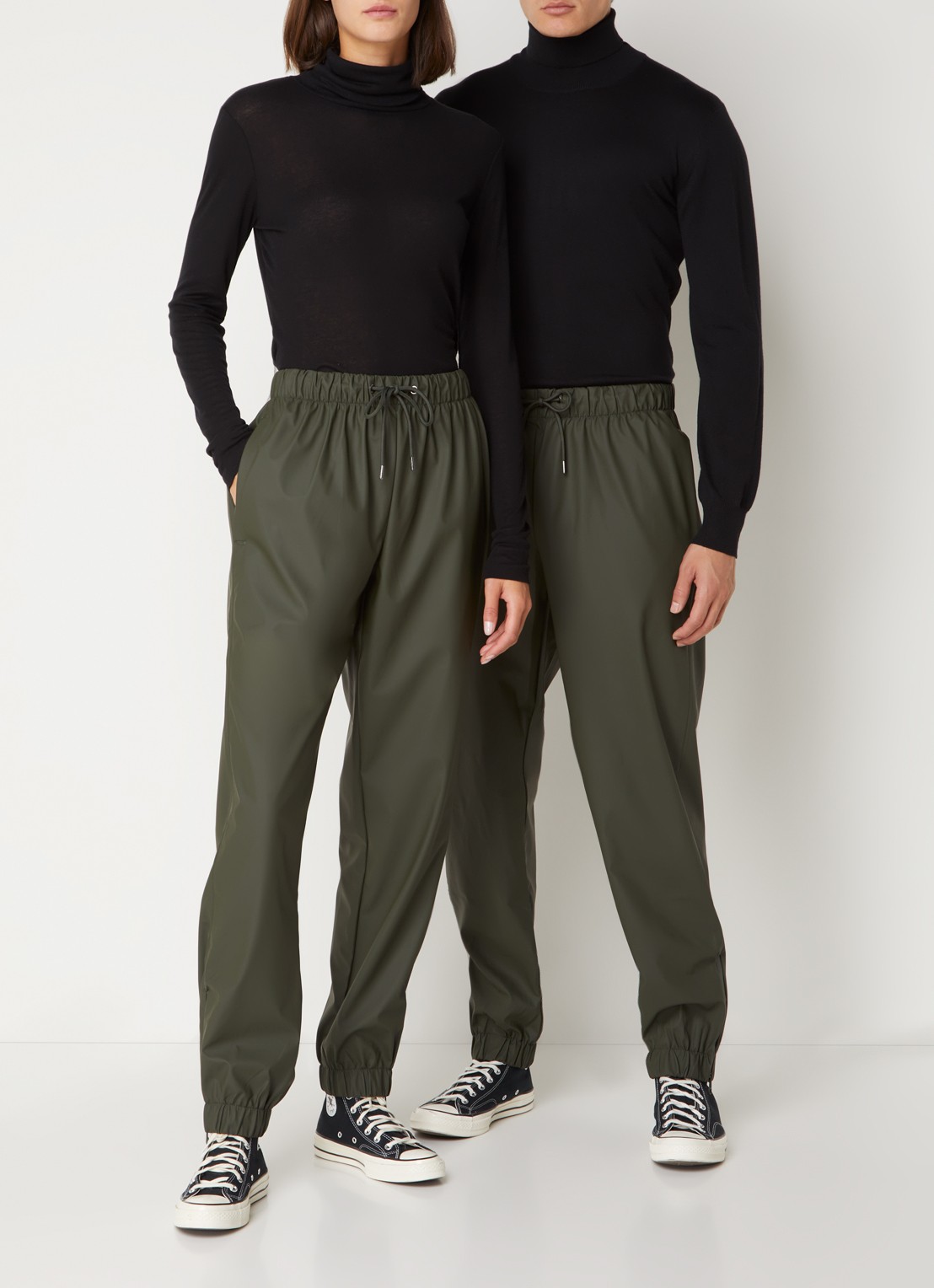 Rains Tapered fit joggingbroek met waterafstotende coating - voorkant 4 olijfgroen