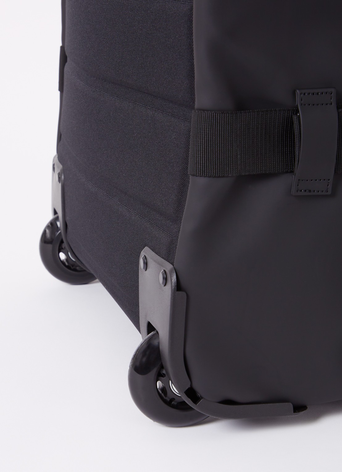 Rains Texel trolley met logo 54 cm - detail 2 zwart