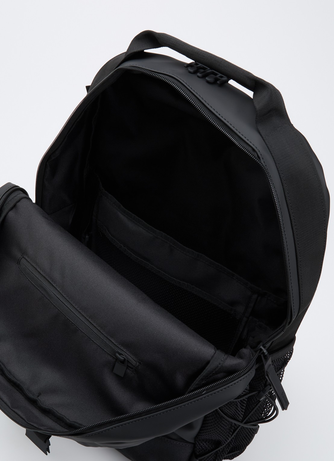 Rains Trail Clip rugzak met 16 inch laptopvak - detail 3 zwart