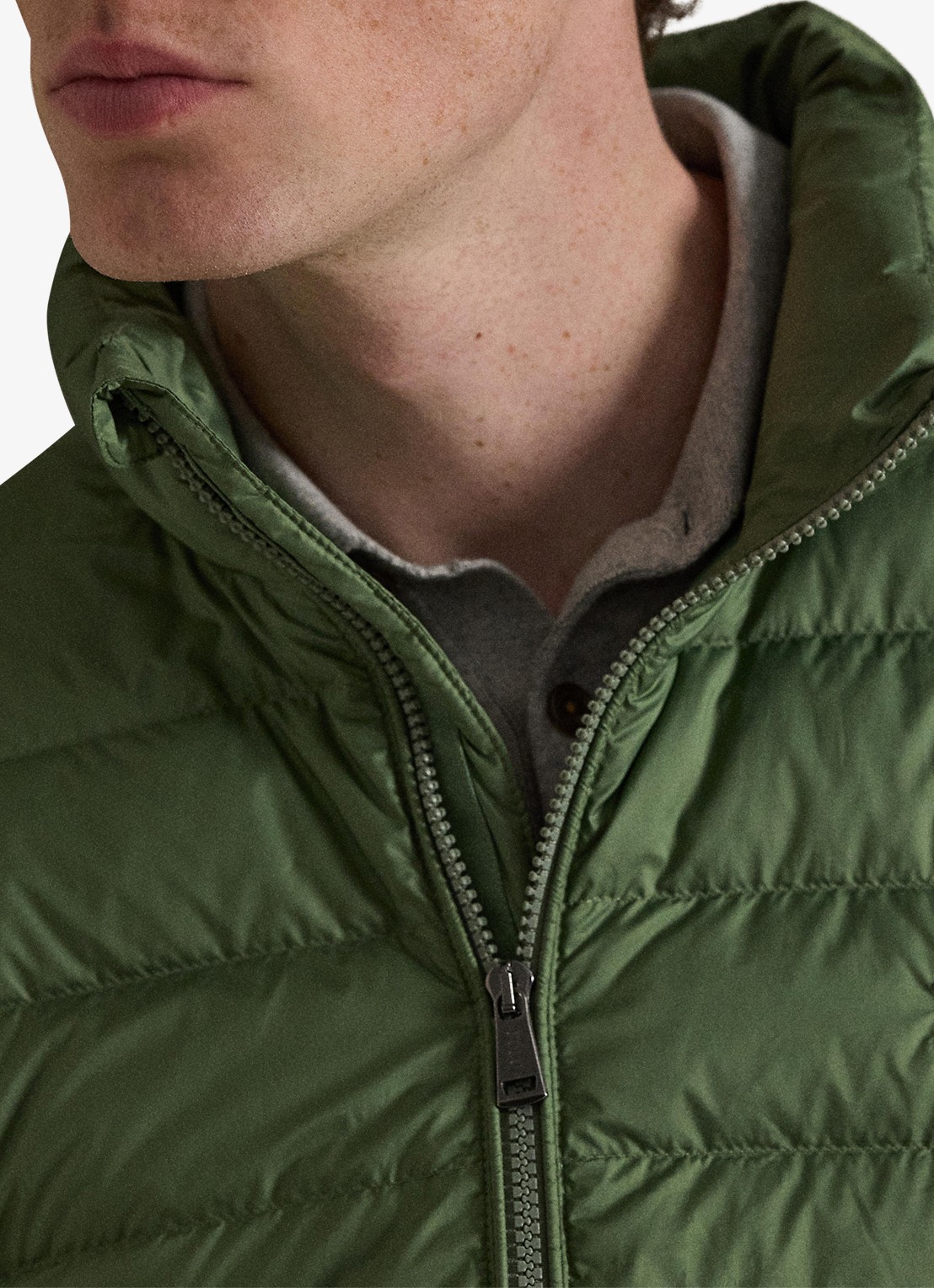 Ralph Lauren Colden opvouwbare bodywarmer met donsvulling en waterafstotende coating - detail 3 fatigue / groen