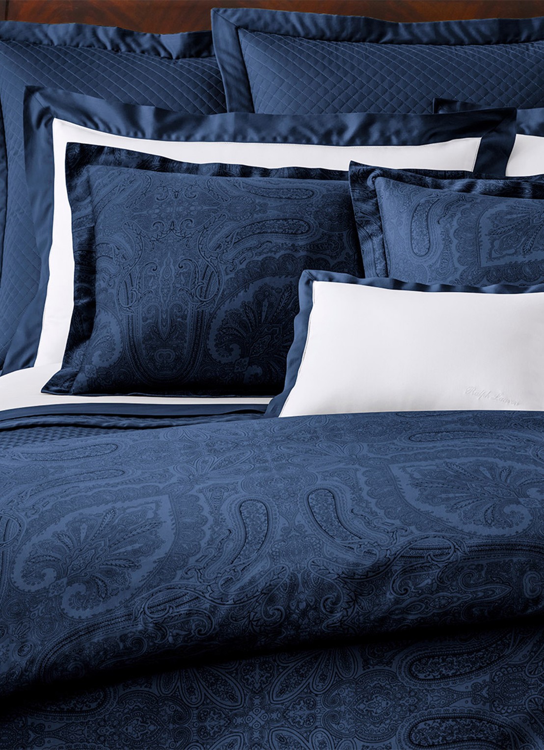 Ralph Lauren Doncaster Ruffle kussensloop van katoensatijn  - detail 2 donkerblauw