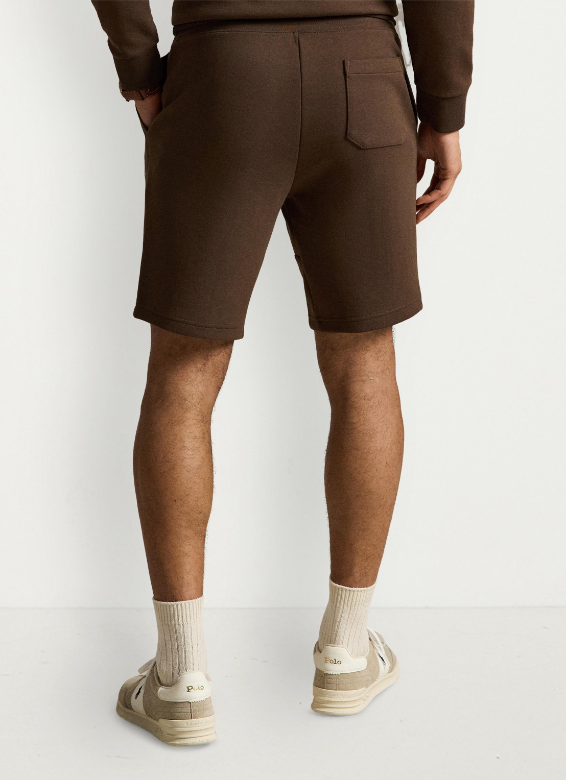 Ralph Lauren Straight fit korte joggingbroek met logo en steekzakken - achterkant nutmeg brown / bruin