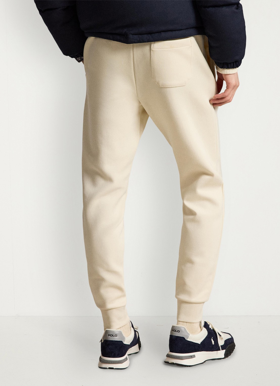 Ralph Lauren Tapered fit joggingbroek met logoborduring - achterkant 5 guide cream / beige