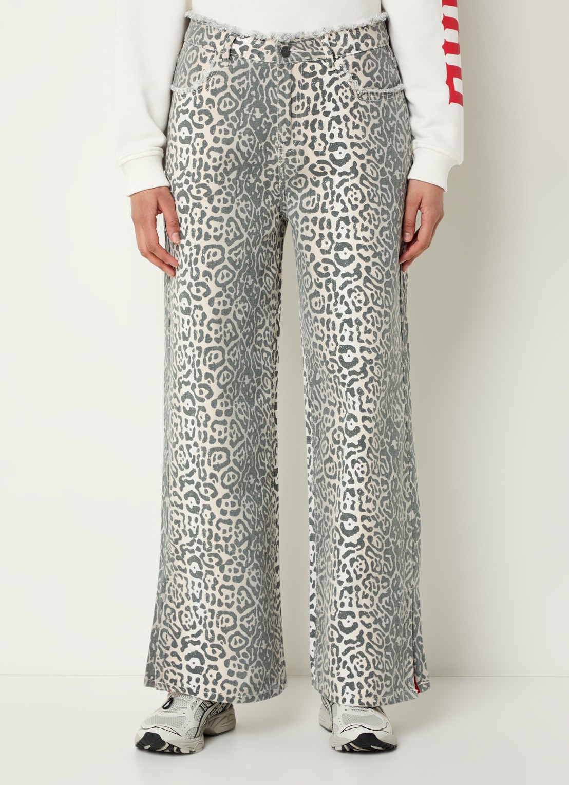 Refined Department Harvey high waist flared jeans met panterprint - detail 2 lichtgrijs