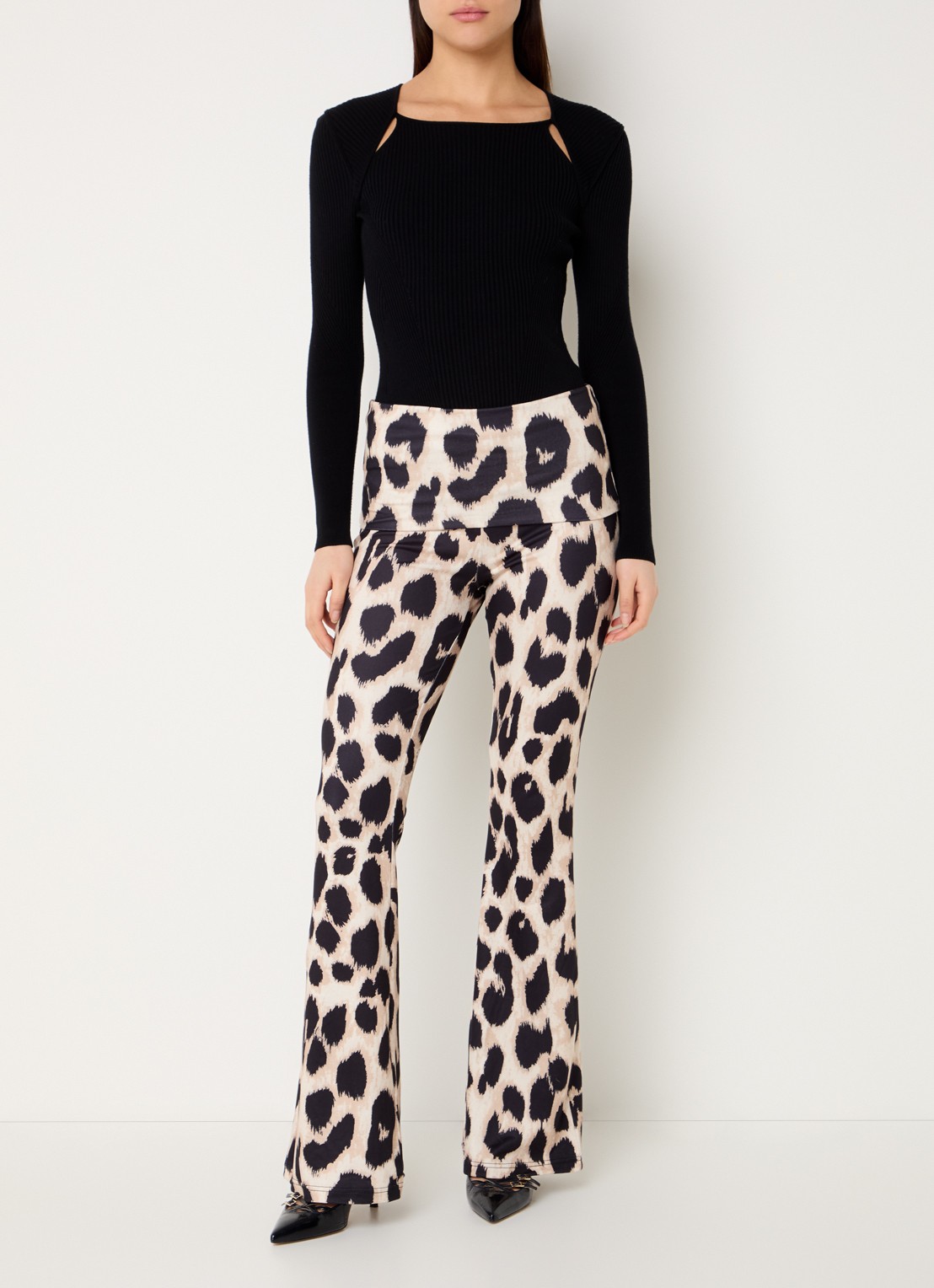 Refined Department High waist flared fit pantalon met panterprint - voorkant 2 bruin
