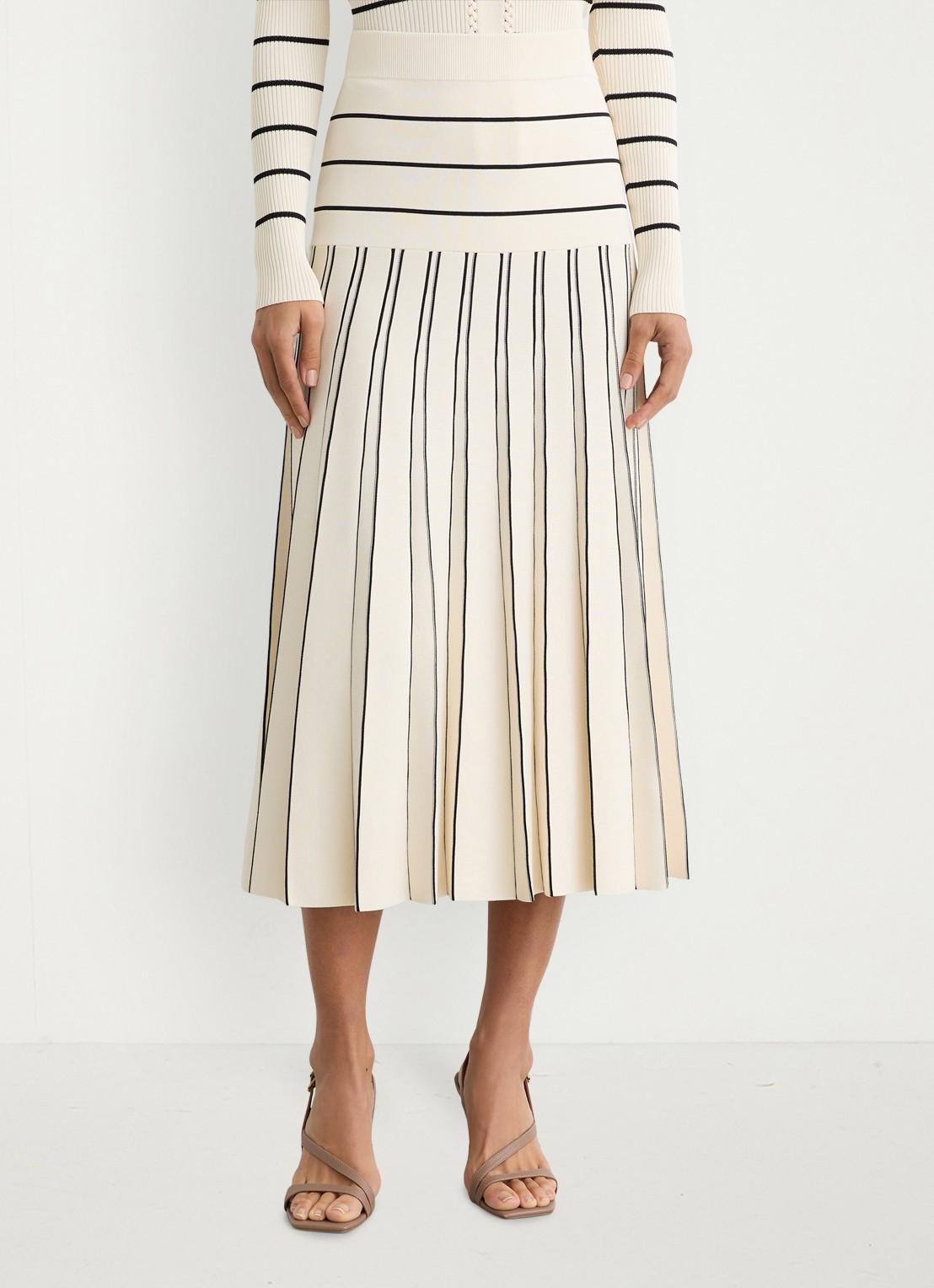 Reiss Alice midi jurk met plooien - detail 4 beige