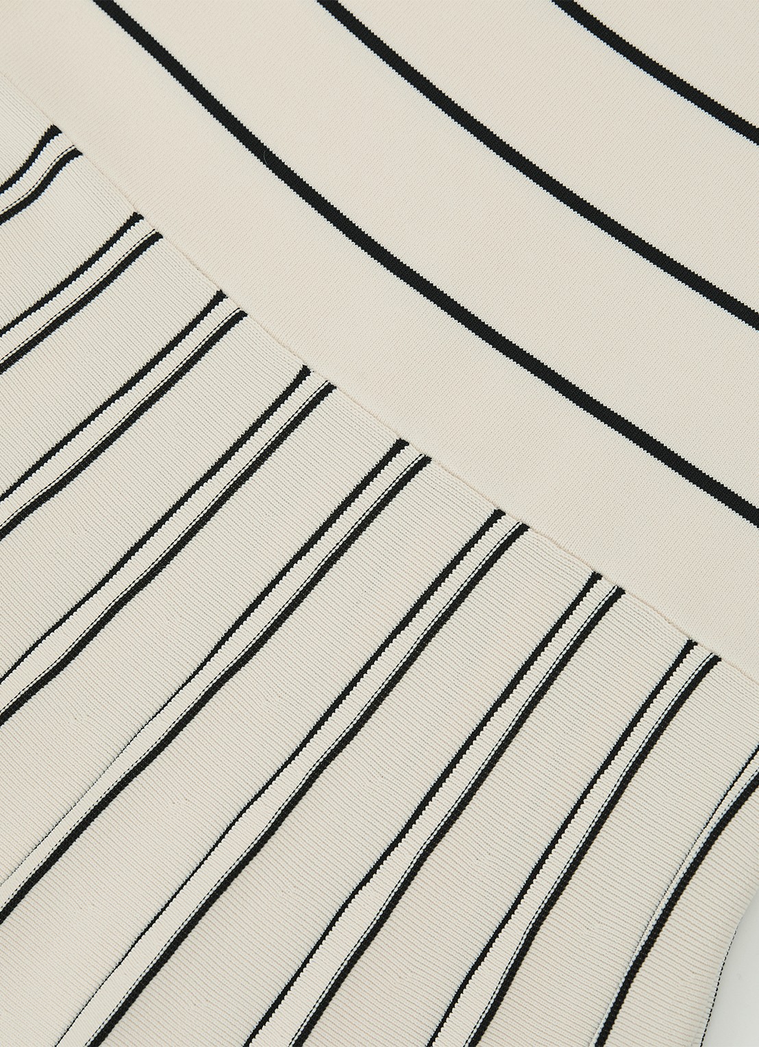 Reiss Alice midi jurk met plooien - detail 6 beige