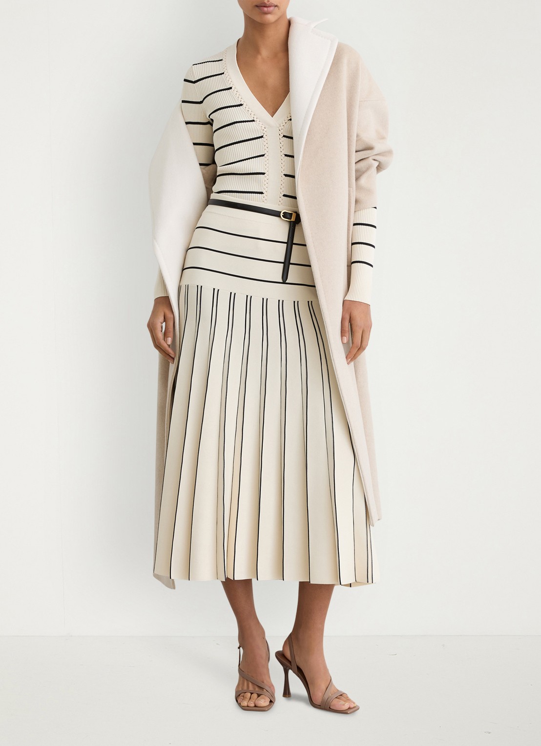 Reiss Alice midi jurk met plooien - voorkant 2 beige