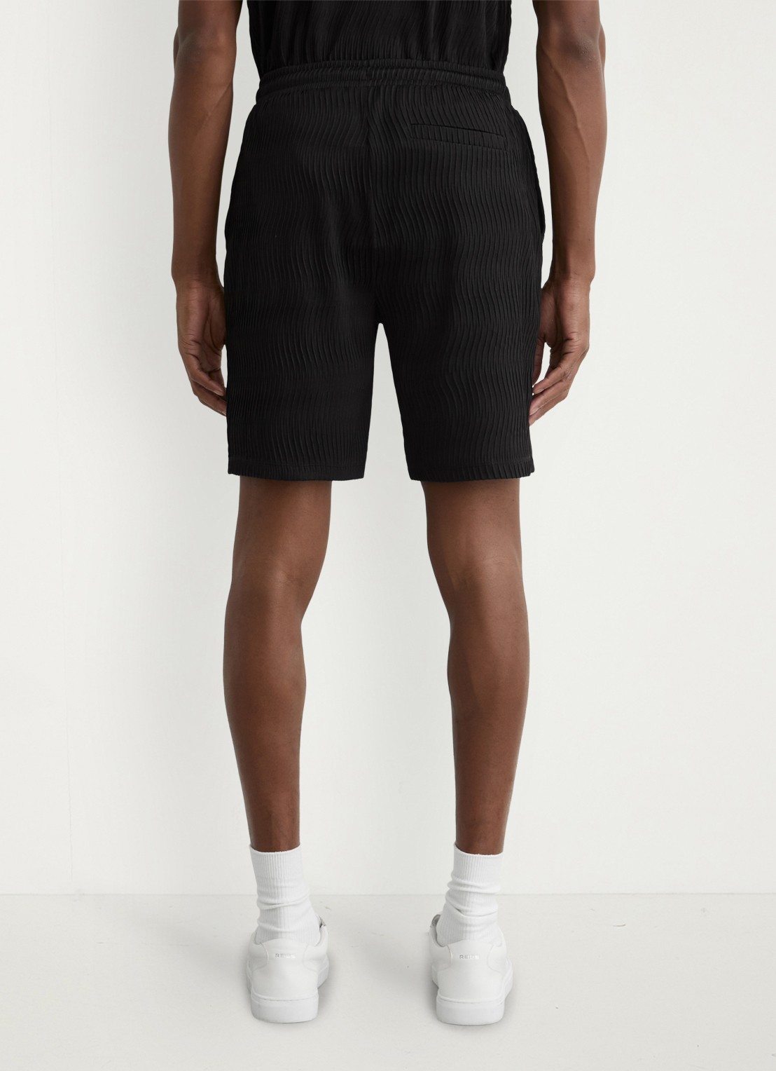 Reiss Alvo korte broek met structuur - achterkant 7 black / zwart
