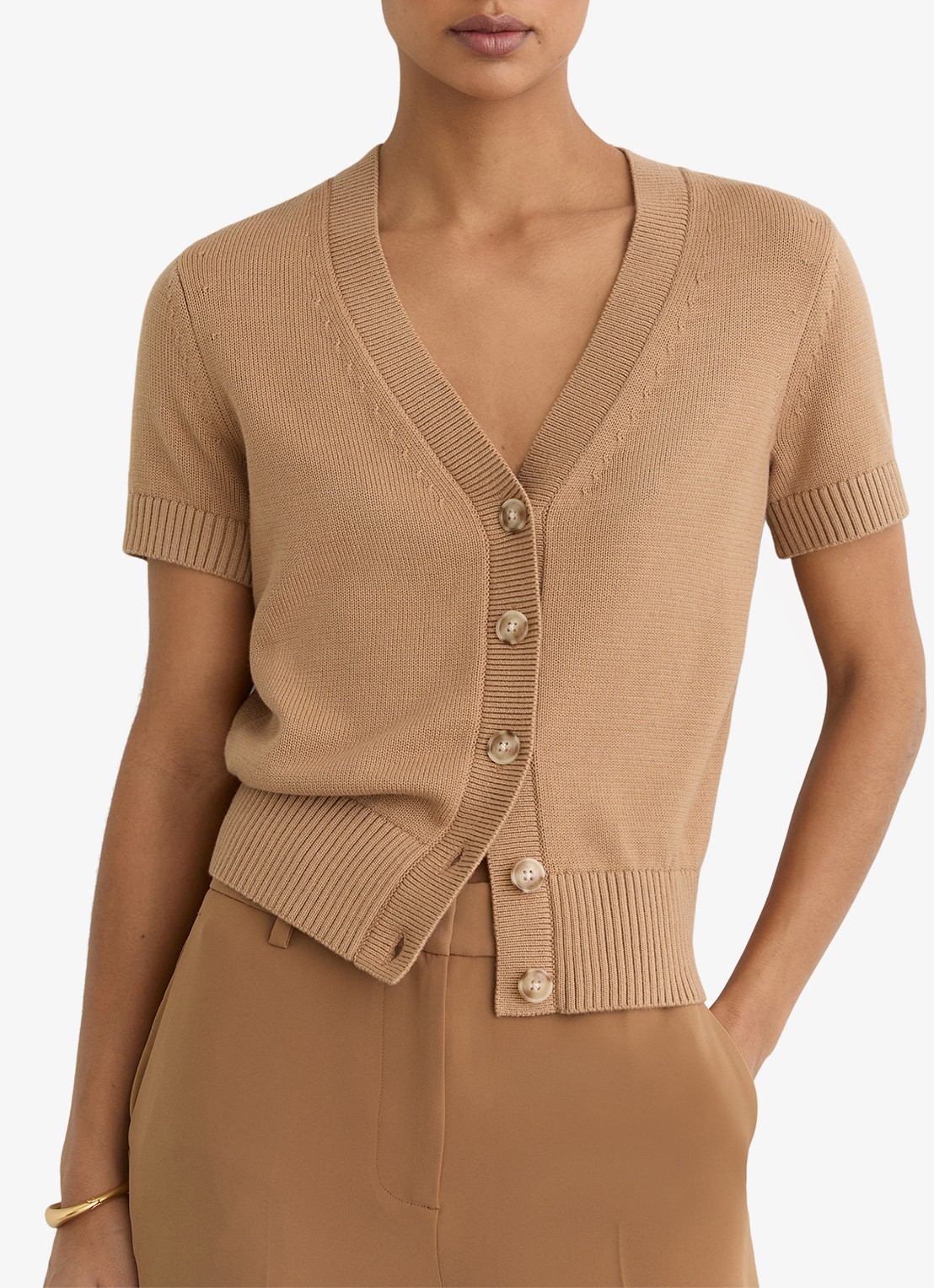 Reiss Anya fijngebreid vest in wolblend - detail camel
