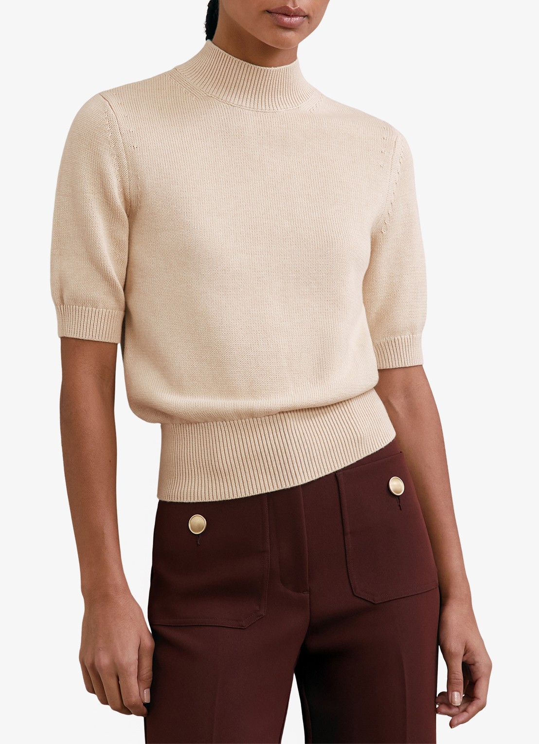 Reiss Aria fijngebreide top in wolblend met opstaande kraag - detail beige
