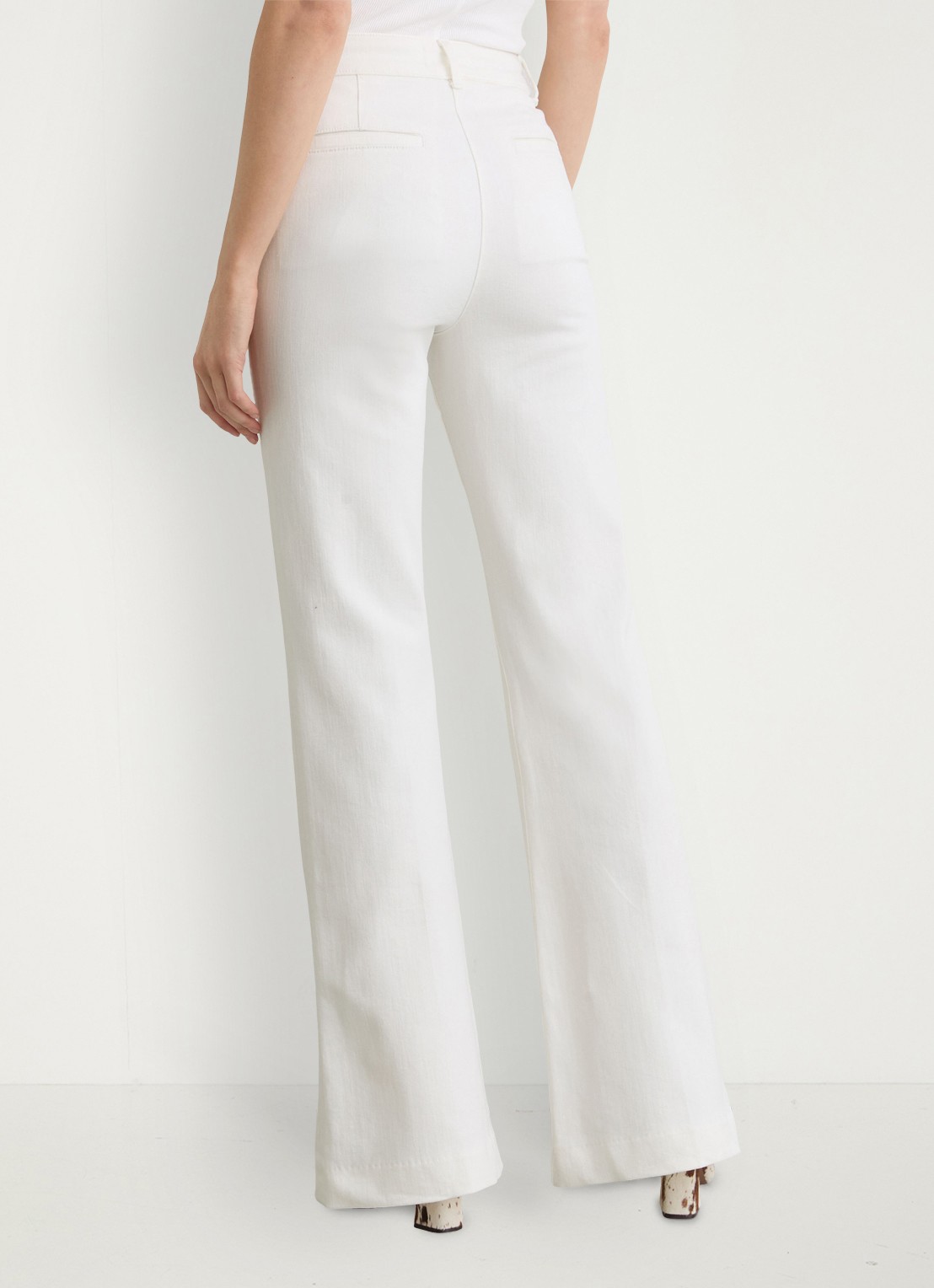 Reiss Athena high waist flared fit jeans in katoenblend - achterkant wit