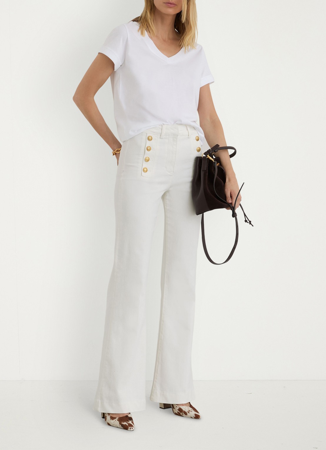 Reiss Athena mid waist flared jeans met knoopdetail - detail 4 wit