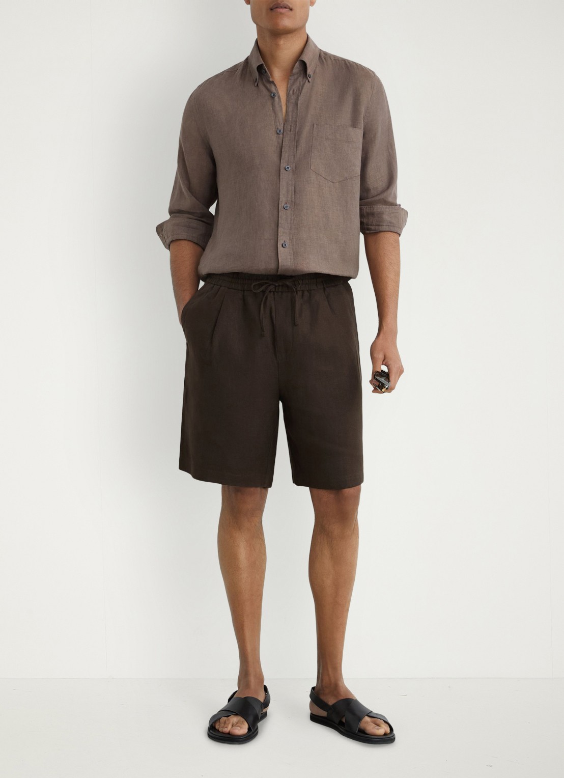 Reiss Barges straight fit korte broek van linnen - voorkant 2 chocoladebruin