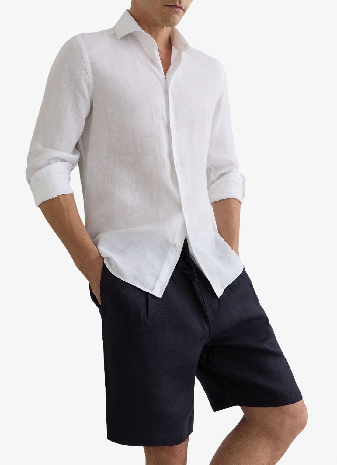 Reiss Barges straight fit korte broek van linnen - detail 2 donkerbruin