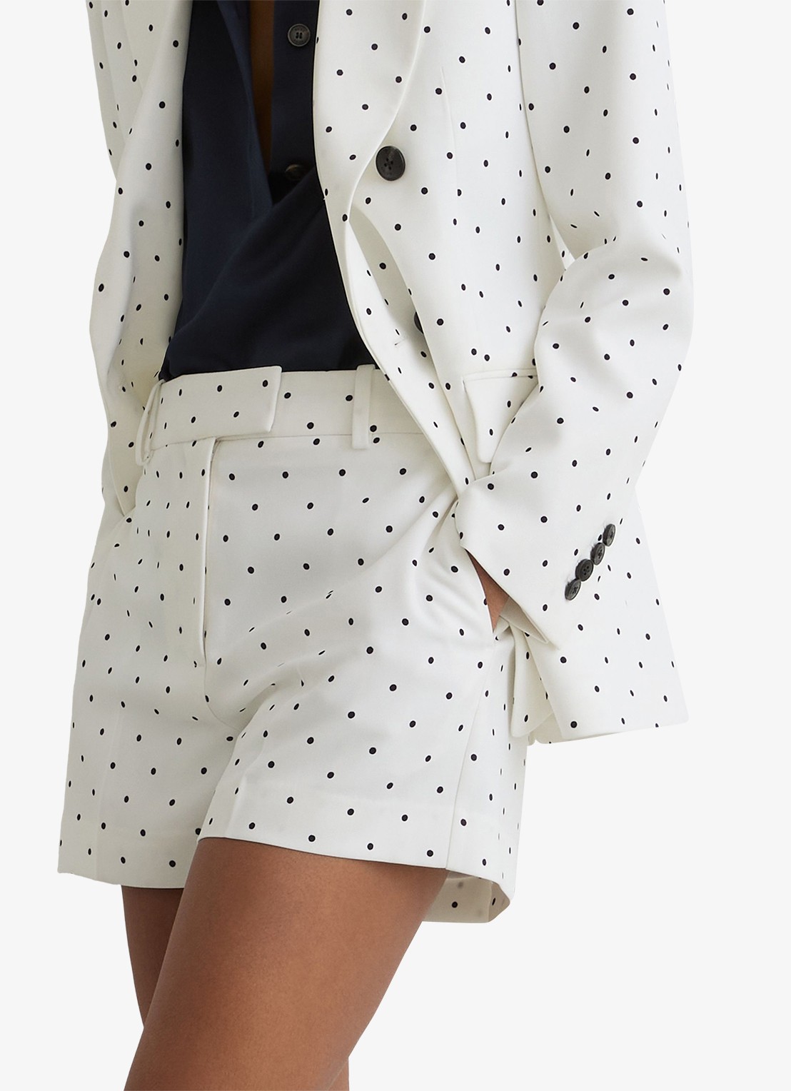 Reiss Beatrix high waist wide fit korte broek met stippenprint - detail 3 wit