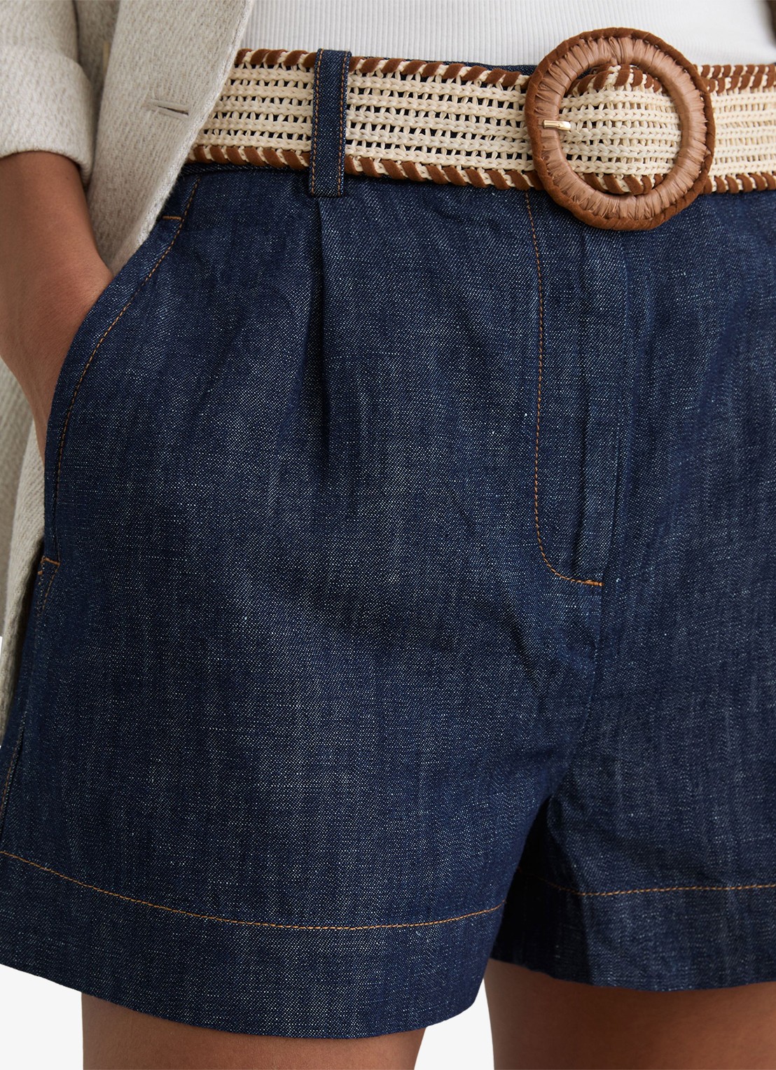 Reiss Beau high waist wide fit korte broek met ceintuur - detail 3 indigo