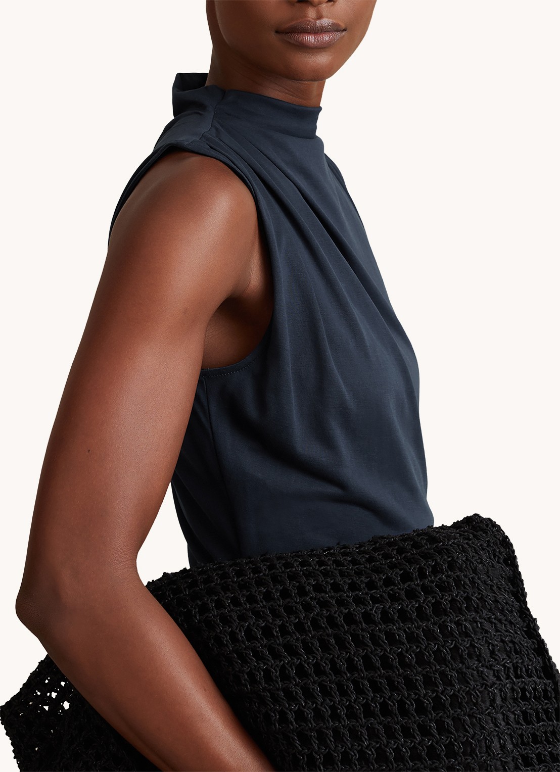 Reiss Beaux midi jurk met plooidetail - detail 4 donkerblauw