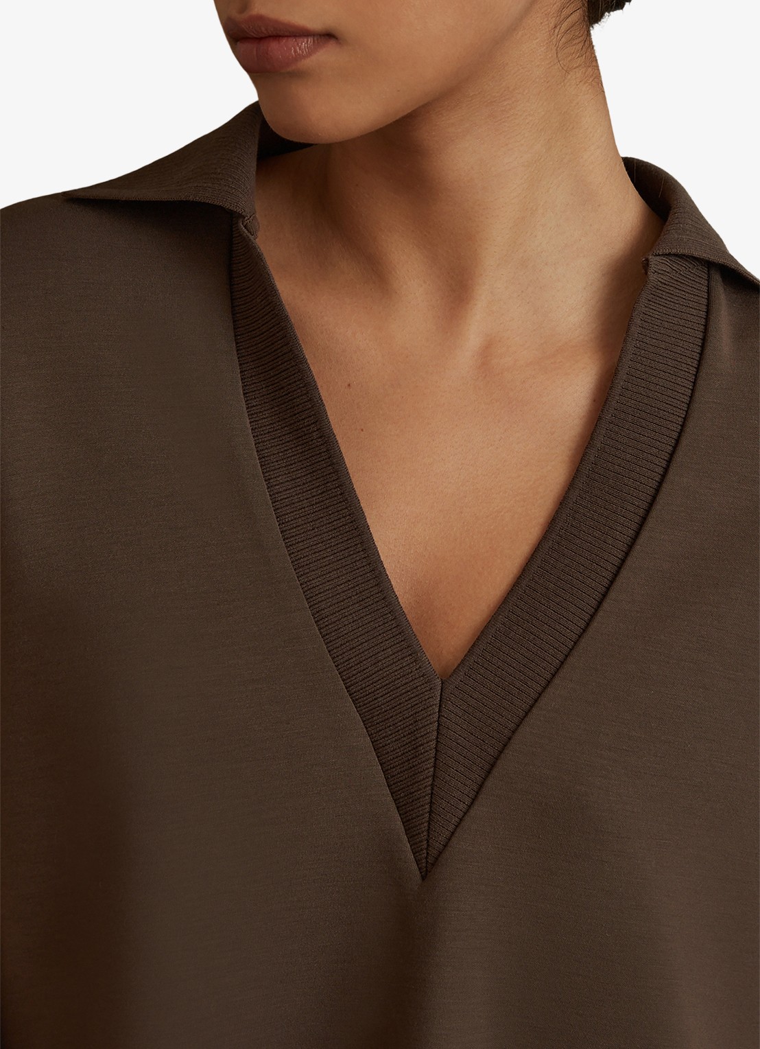 Reiss Bernie pullover met V-hals - detail 2 chocoladebruin