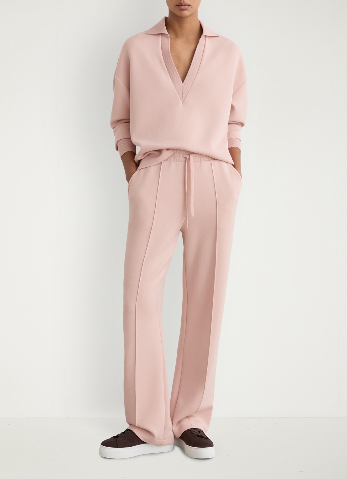 Reiss Bernie pullover met V-hals - voorkant 7 lichtroze