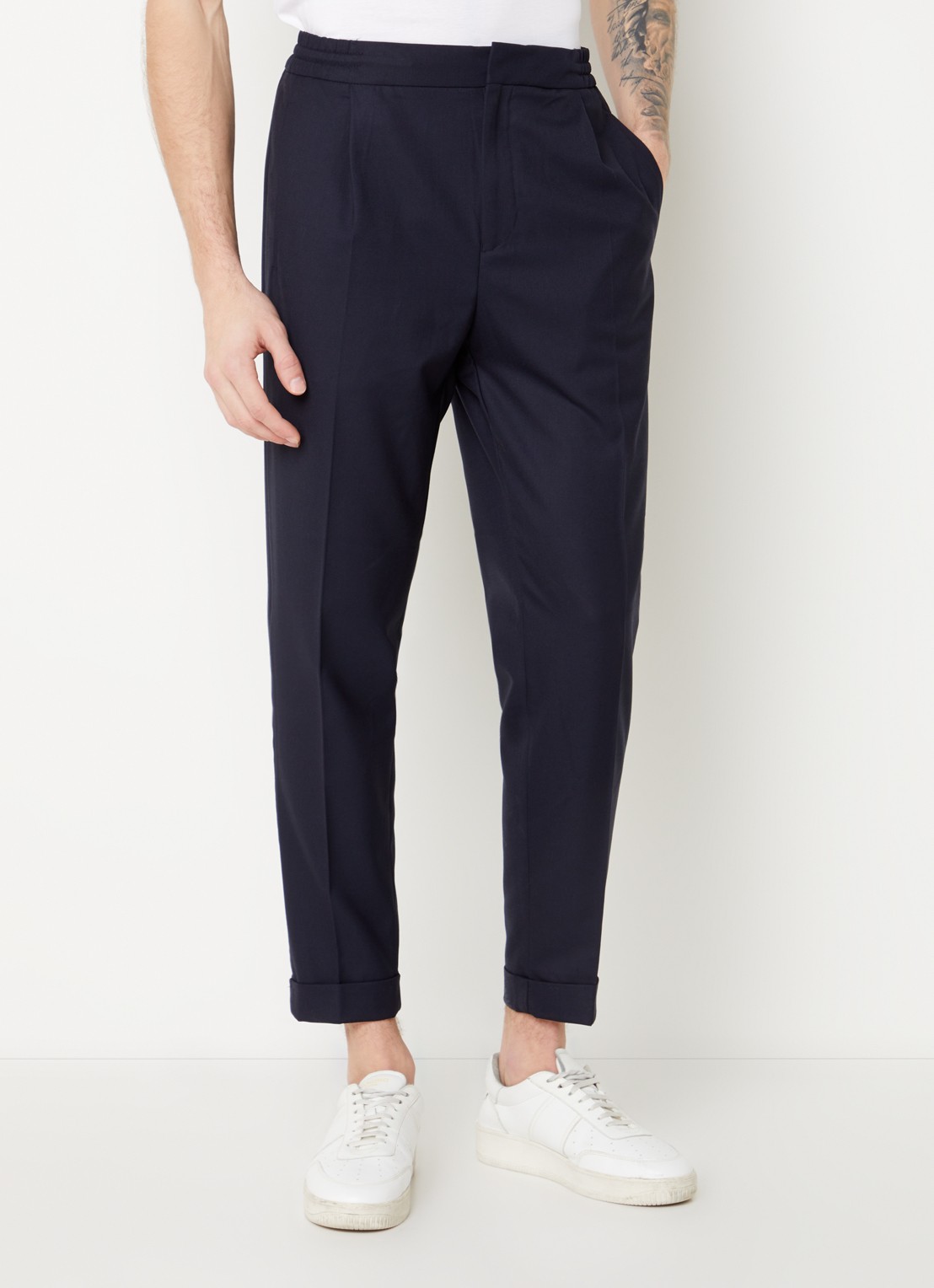 Reiss Brighton tapered fit chino met steekzakken - detail 2 donkerblauw