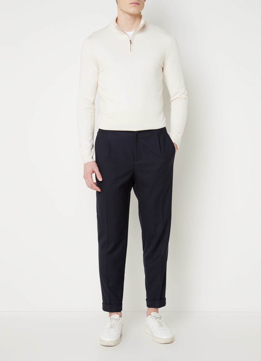 Reiss Brighton tapered fit chino met steekzakken - voorkant 5 donkerblauw