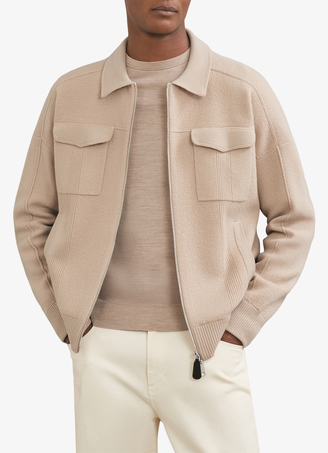 Reiss Calder fijngebreid vest van wol met borstzakken  - detail 4 camel