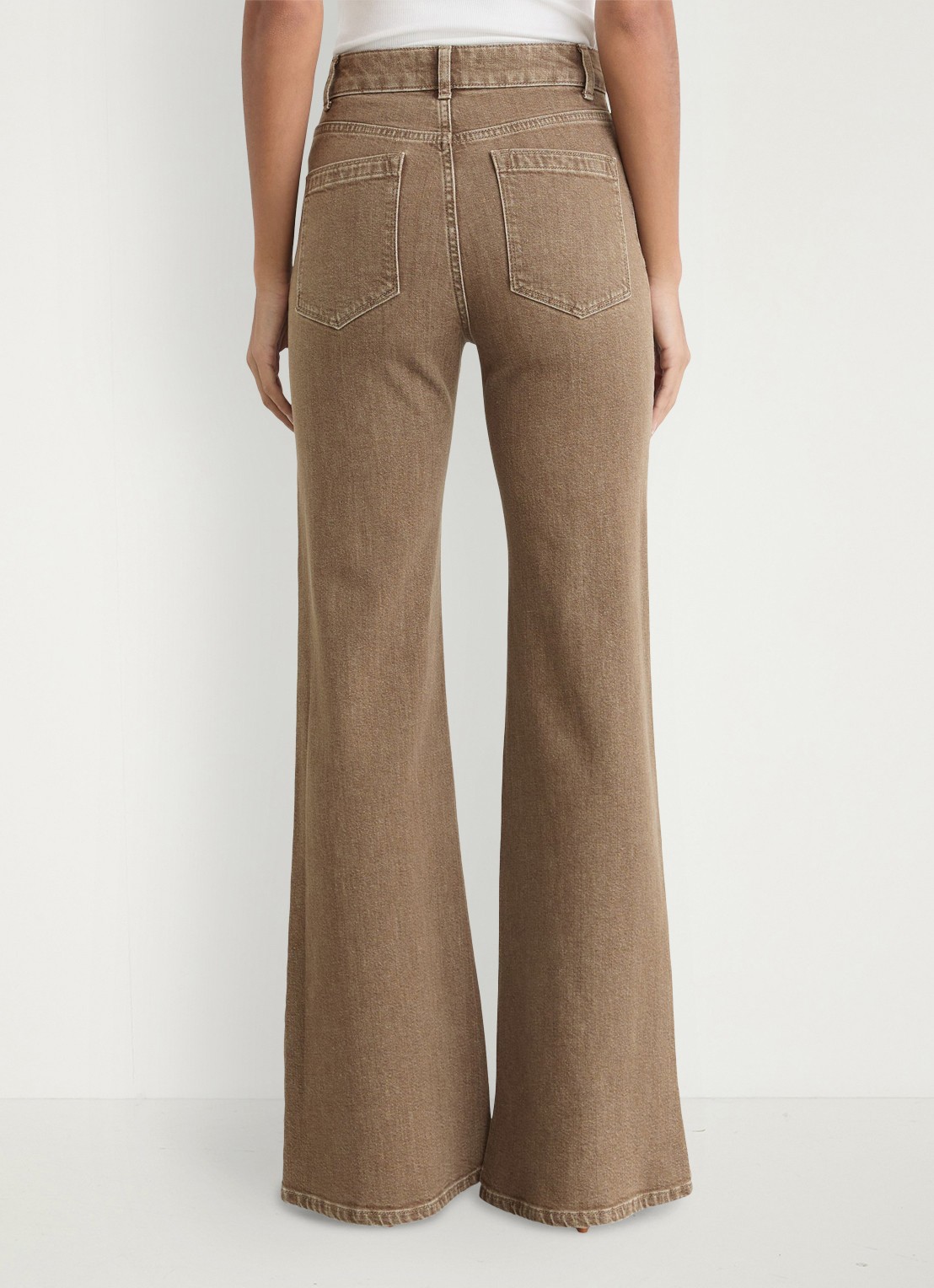 Reiss Cali high waist flared jeans met opgestikte zakken - achterkant bruin